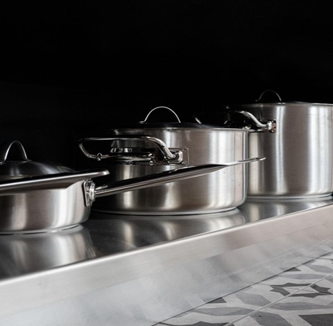 Why Stainless Steel Cookware and How To Buy The Suitable Set For You